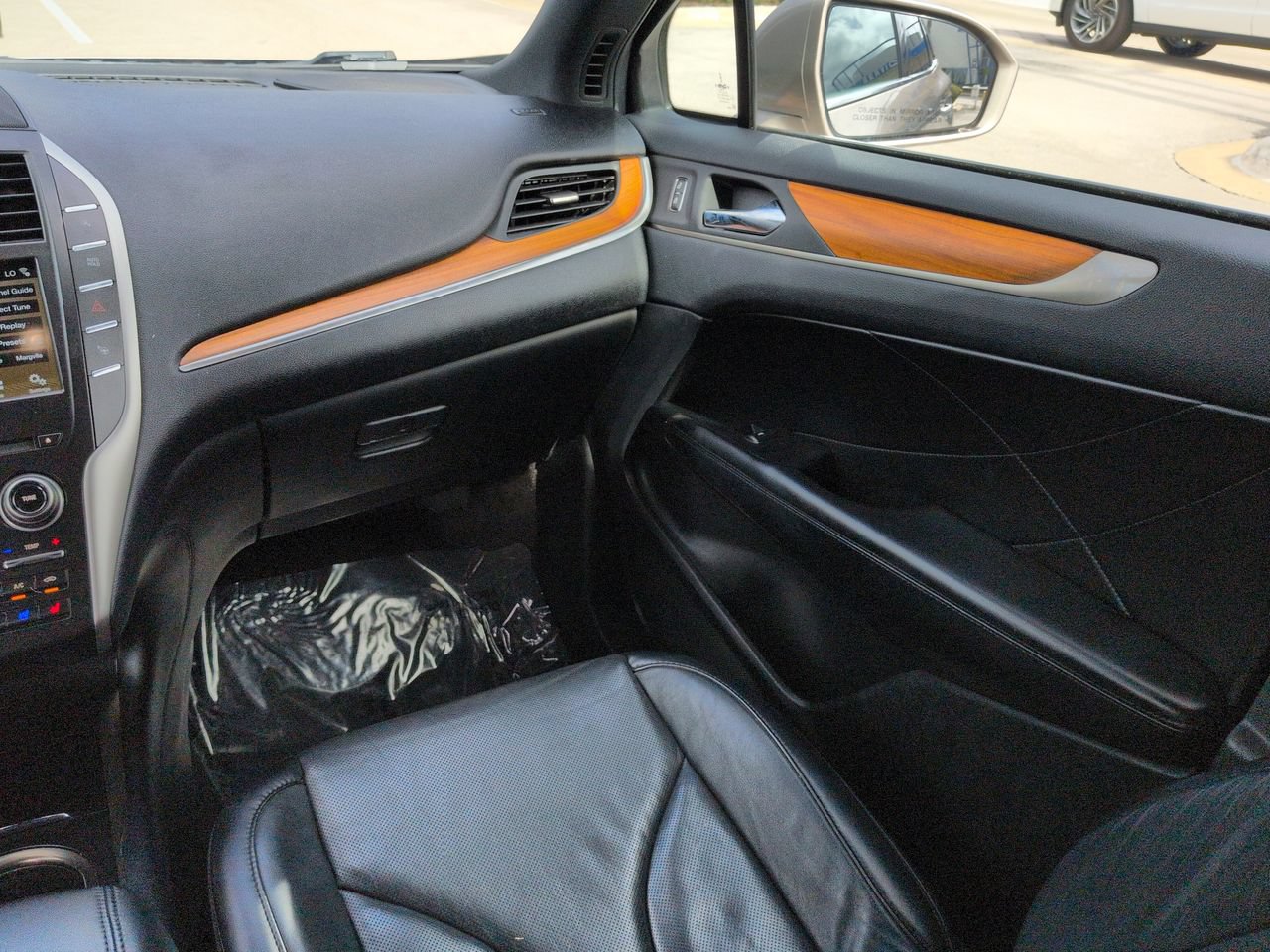 Certified 2019 Lincoln MKC Reserve w/ MKC Technology Package FWD image 17