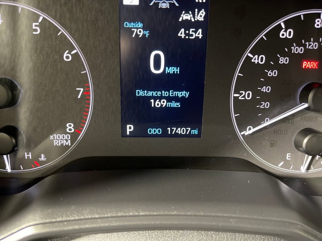 Used 2025 Toyota Corolla Cross LE image 19