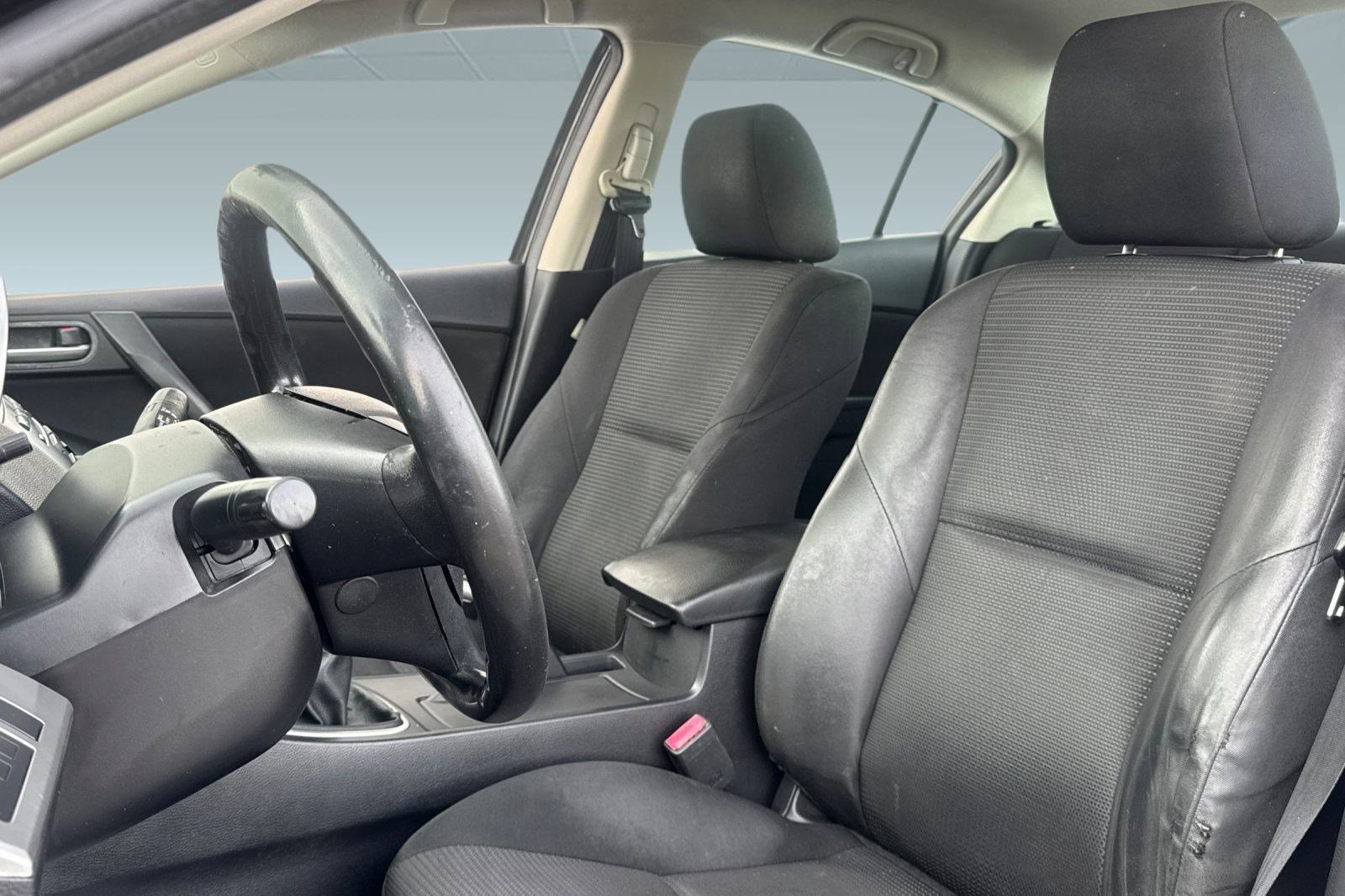 Used 2013 MAZDA MAZDA3 i SV image 22