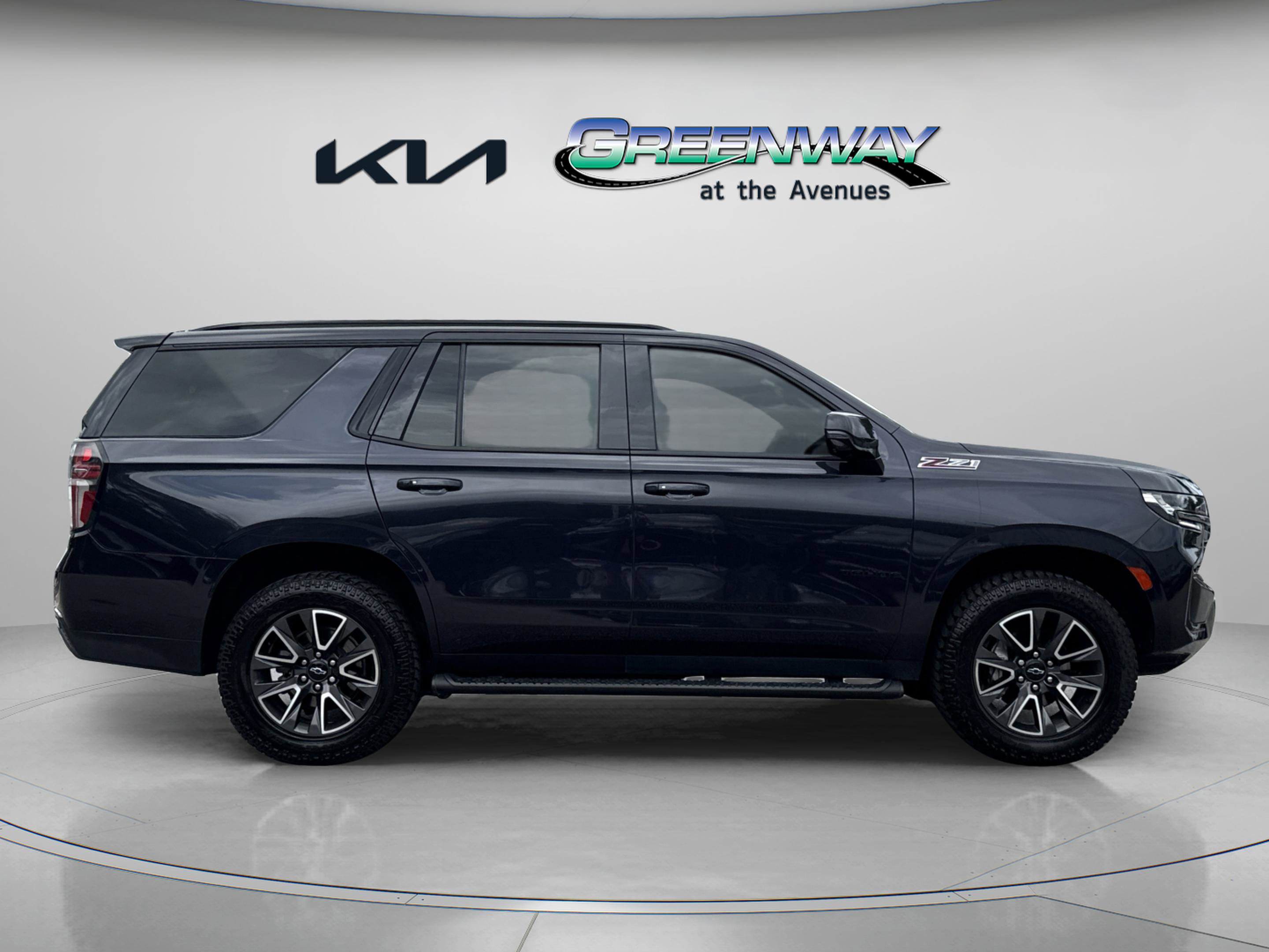 Used 2022 Chevrolet Tahoe Z71 w/ Luxury Package AWD/4WD image 9