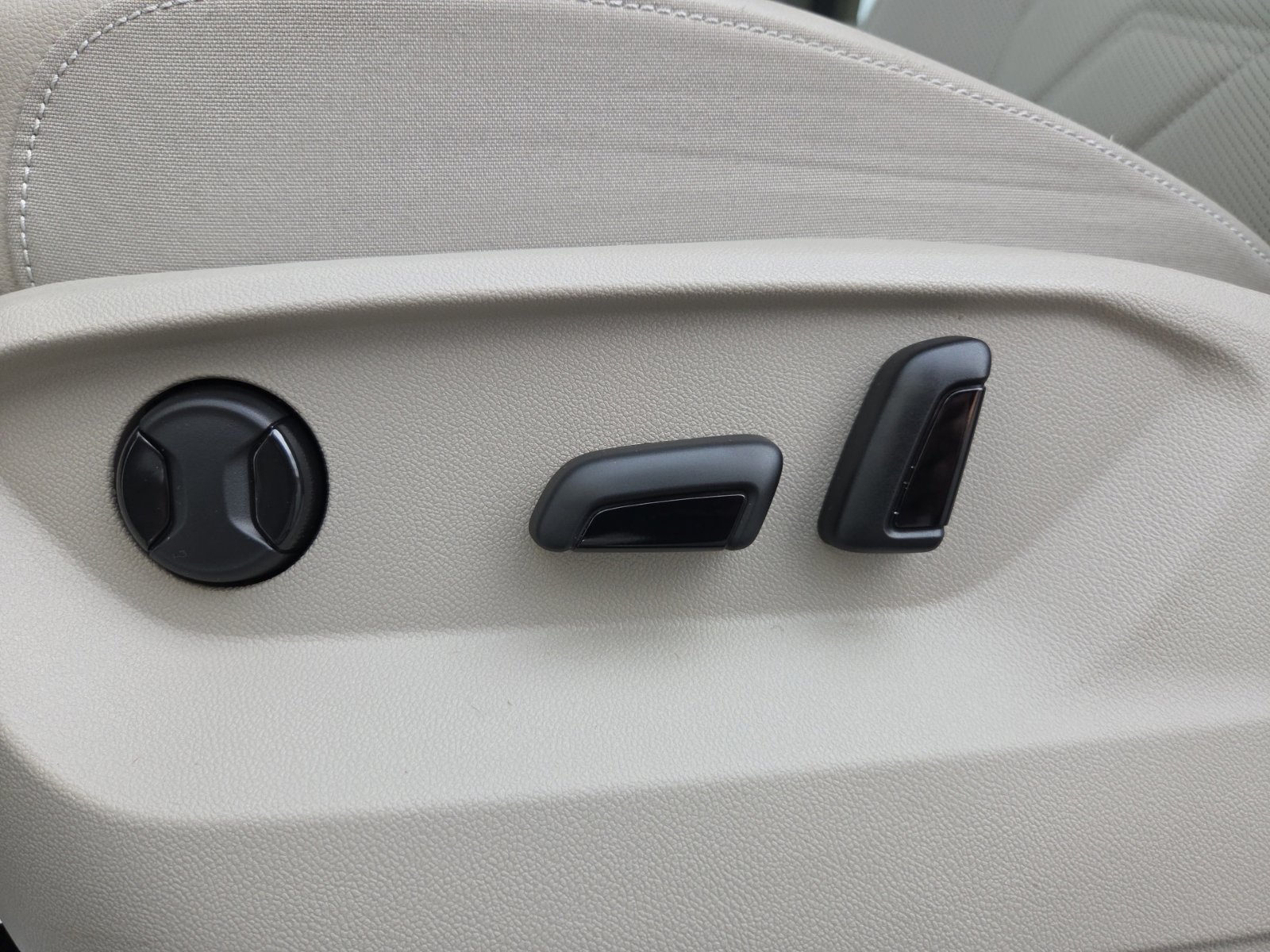 Certified 2026 Volkswagen Atlas SE AWD/4WD image 17