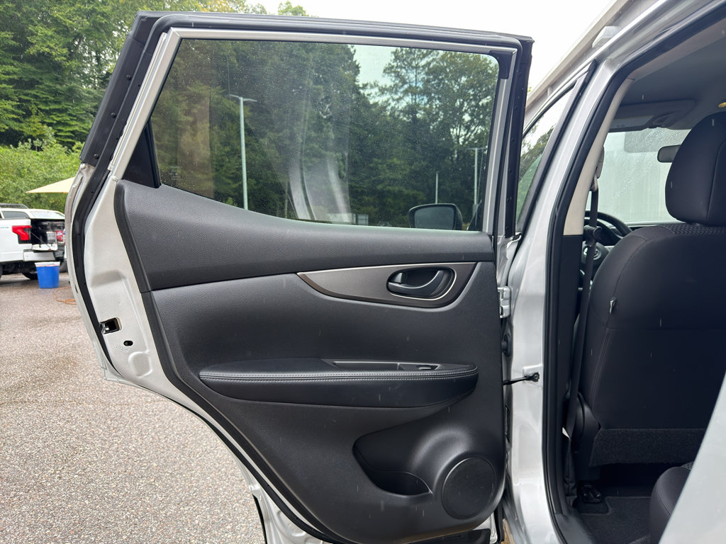 Used 2019 Nissan Rogue Sport S FWD image 11