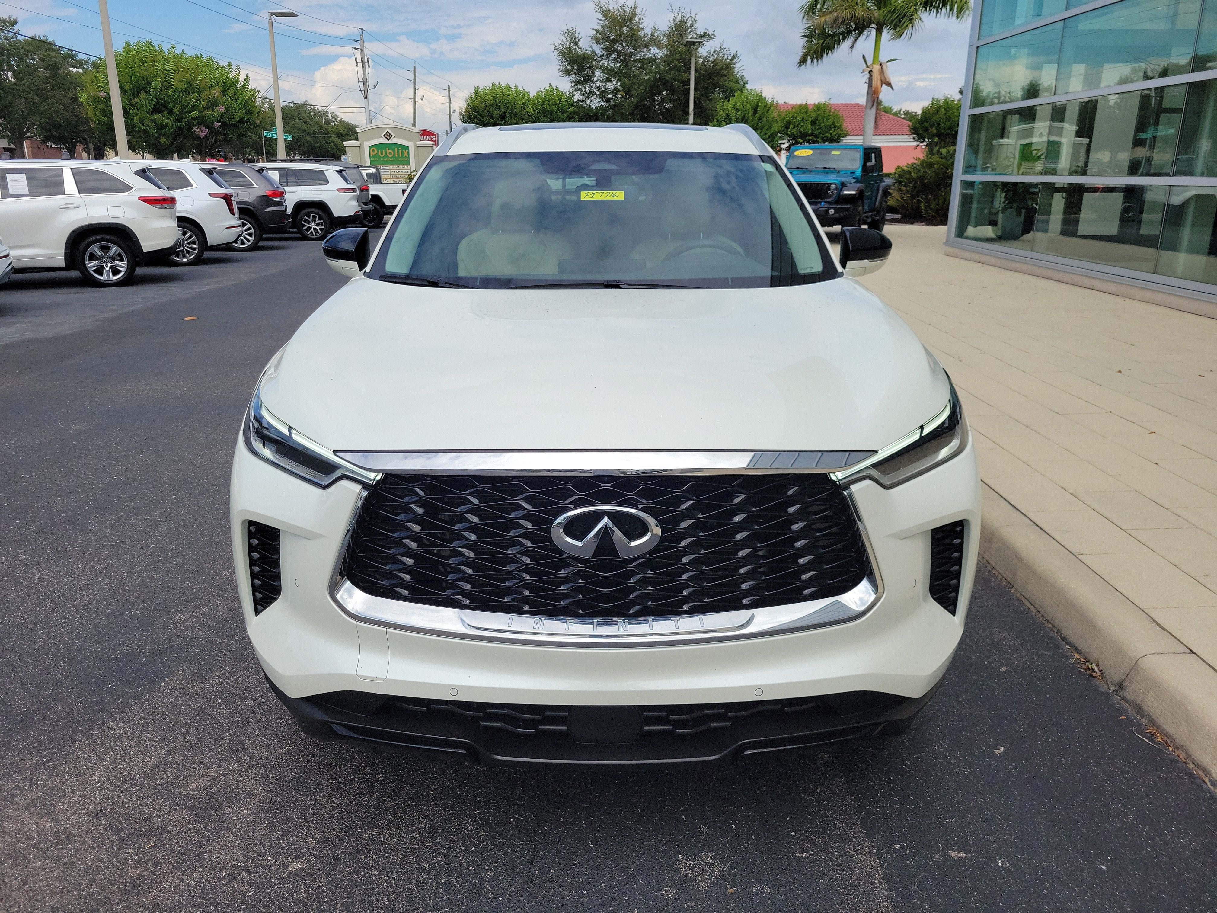 Certified 2023 INFINITI QX60 Luxe w/ Cargo Package FWD image 2