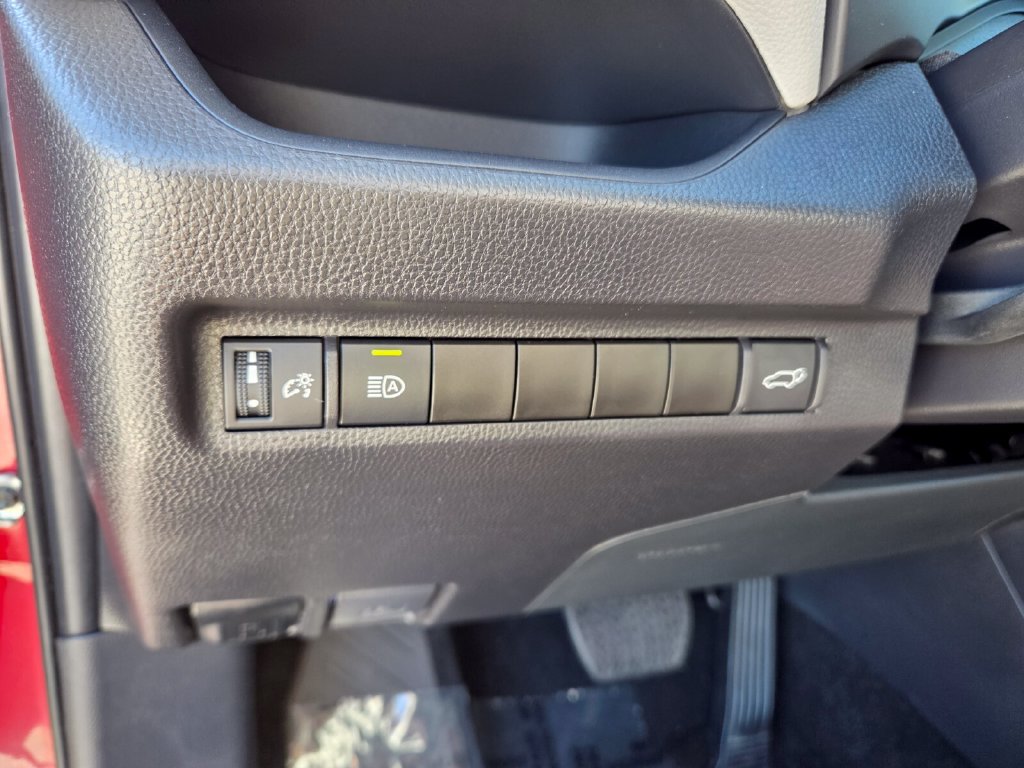 Used 2025 Toyota RAV4 XLE w/ Convenience Package FWD image 24