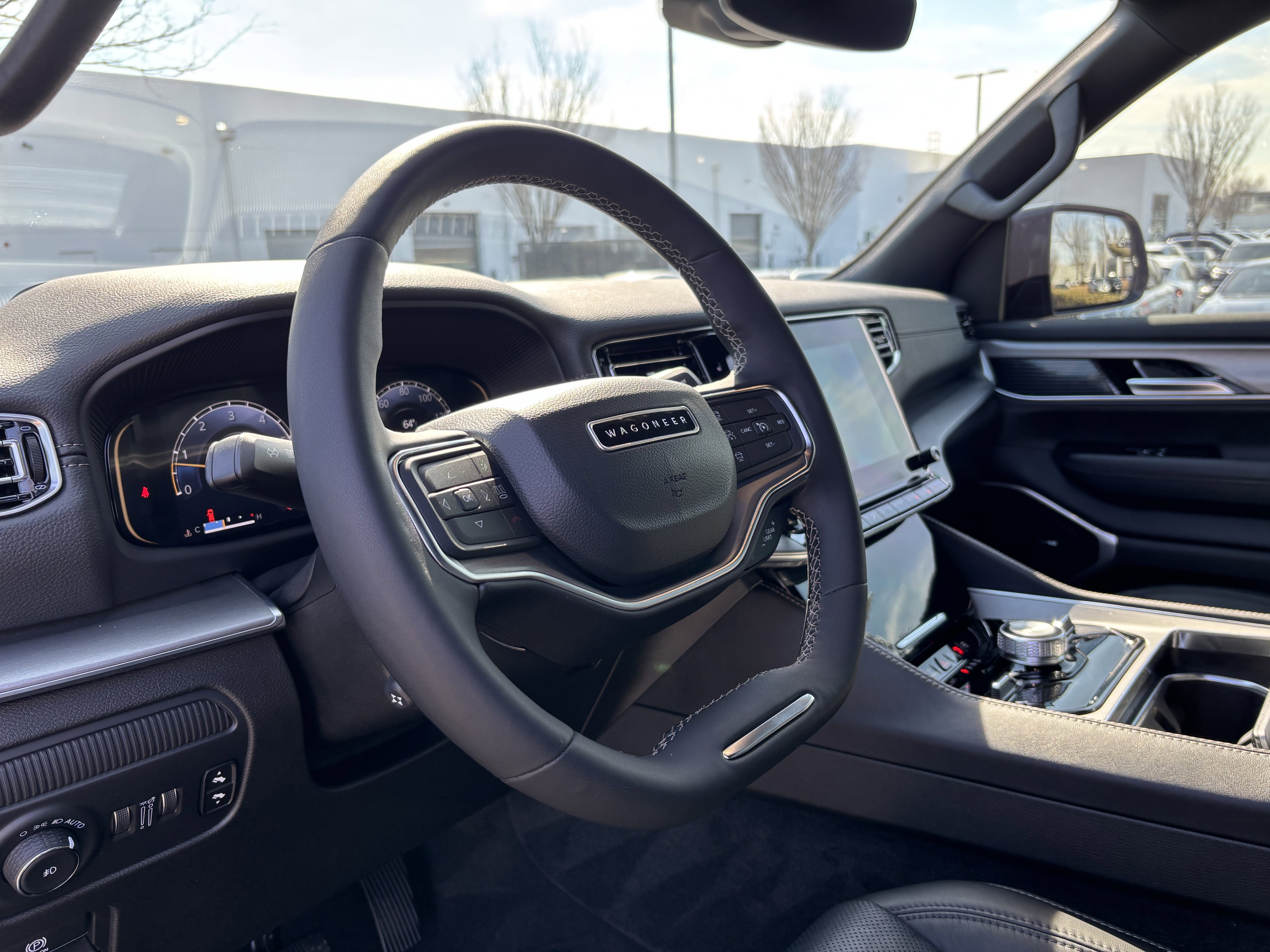 Used 2024 Jeep Wagoneer L Series II w/ Convenience Group I image 17