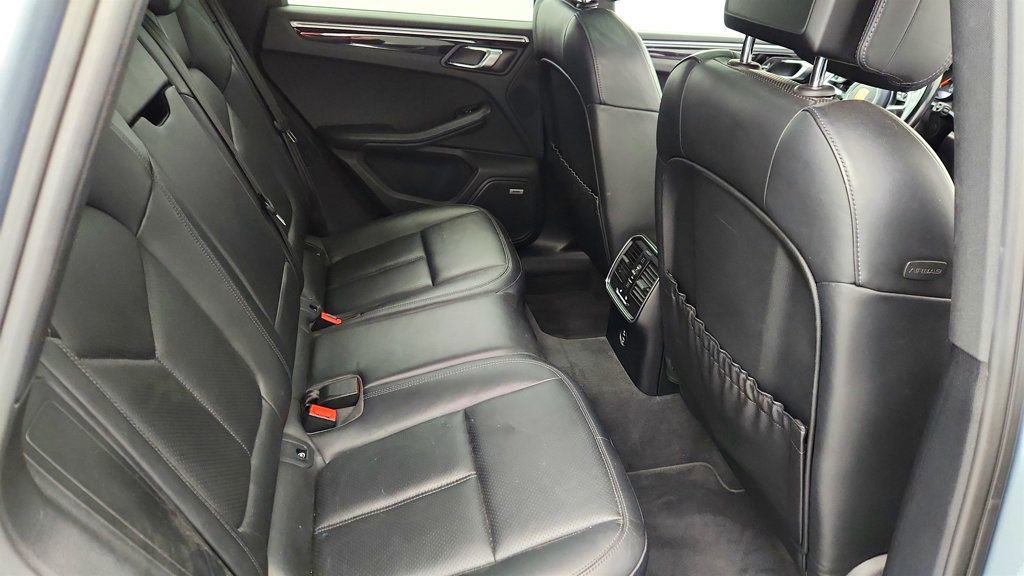 Used 2020 Porsche Macan AWD with Premium Package Plus image 24