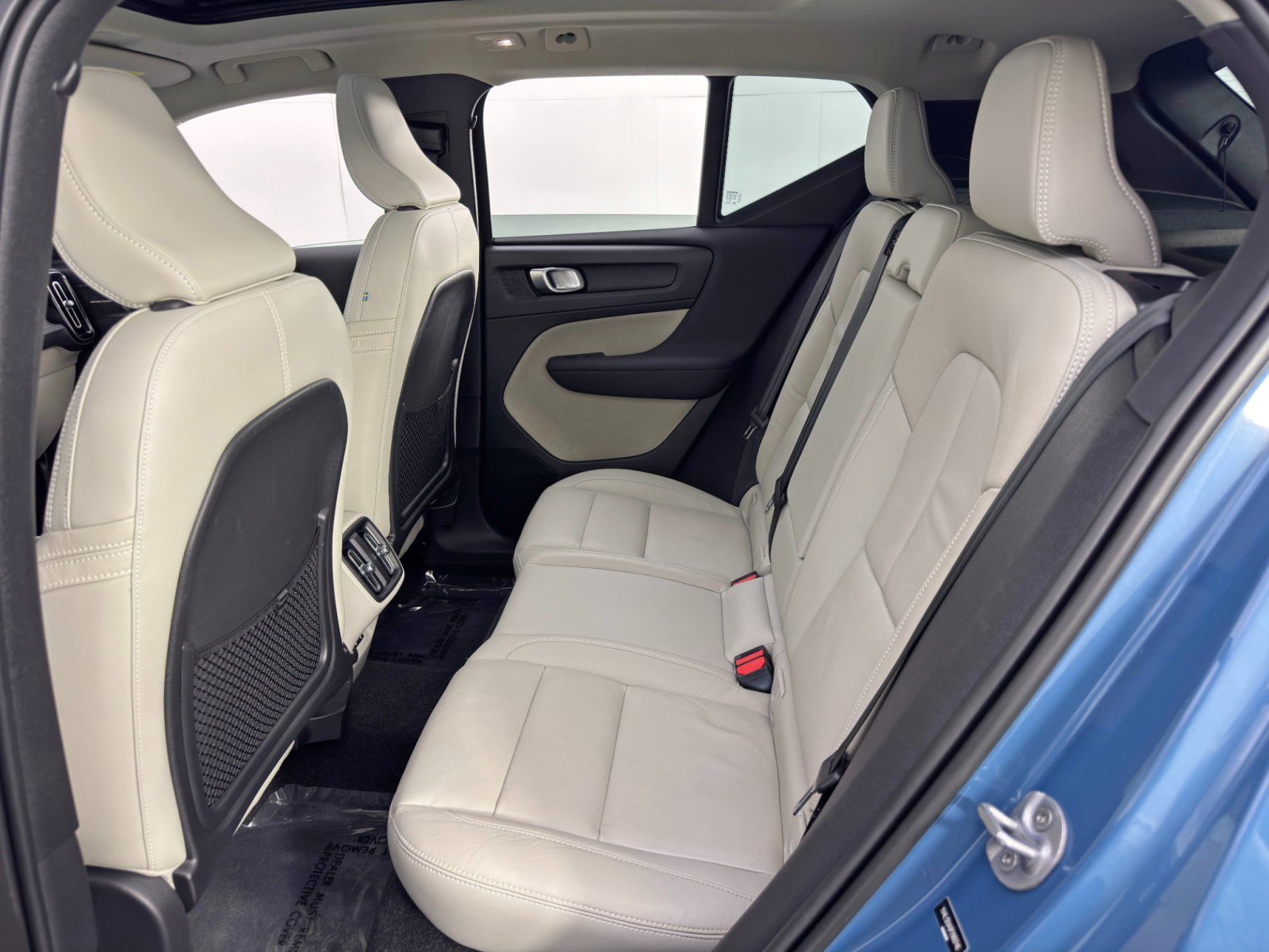 Used 2023 Volvo XC40 B5 Ultimate image 42