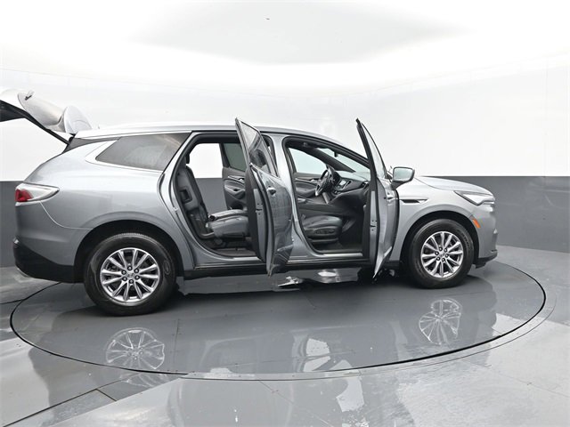 Used 2024 Buick Enclave Premium image 33