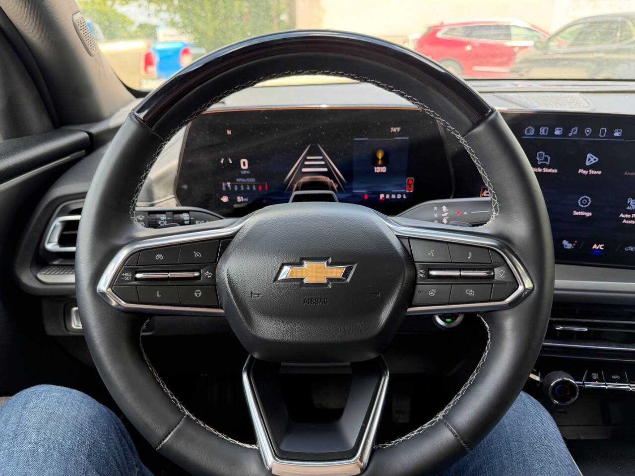 Used 2025 Chevrolet Traverse LT w/ Enhanced Driving Package FWD image 11