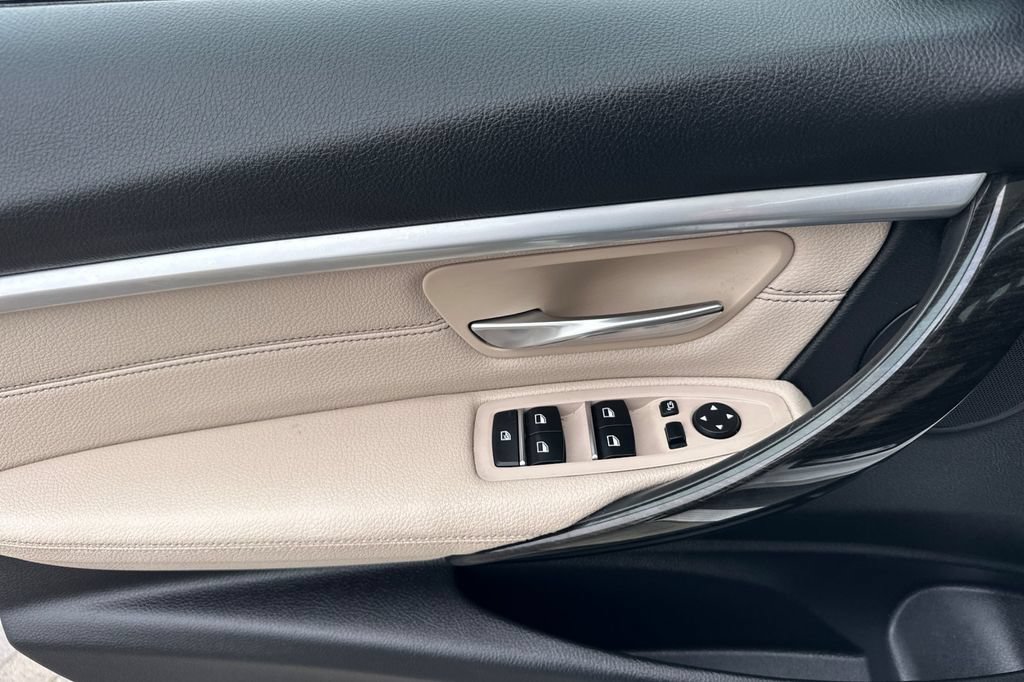 Used 2018 BMW 330i Sedan RWD image 10