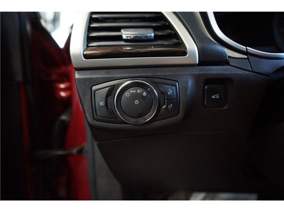 Used 2016 Ford Fusion SE w/ Equipment Group 202A FWD image 17