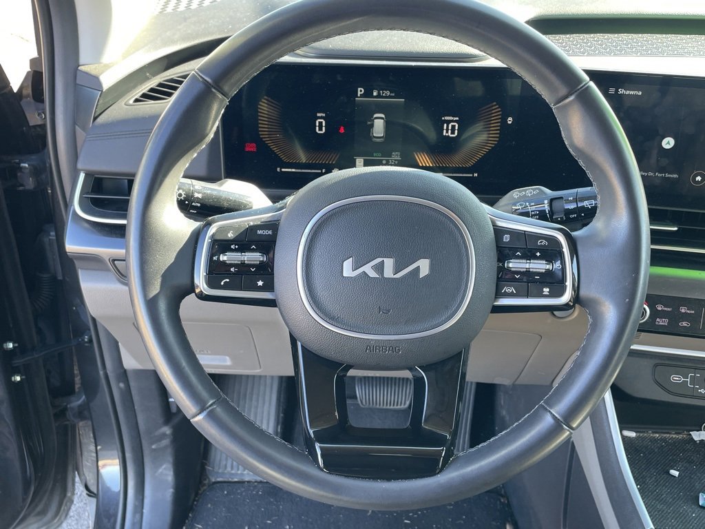 Certified 2025 Kia Carnival image 9