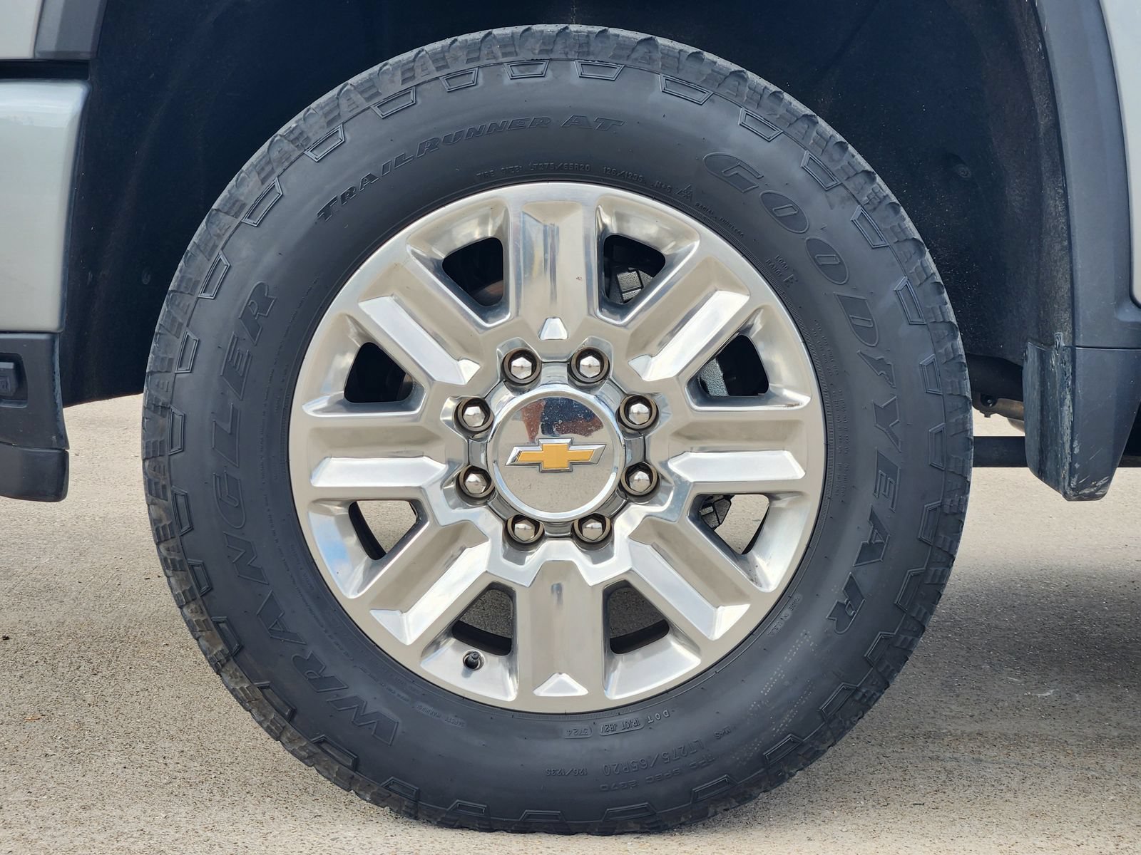 Used 2025 Chevrolet Silverado 2500 High Country w/ High Country Premium Package AWD/4WD image 11