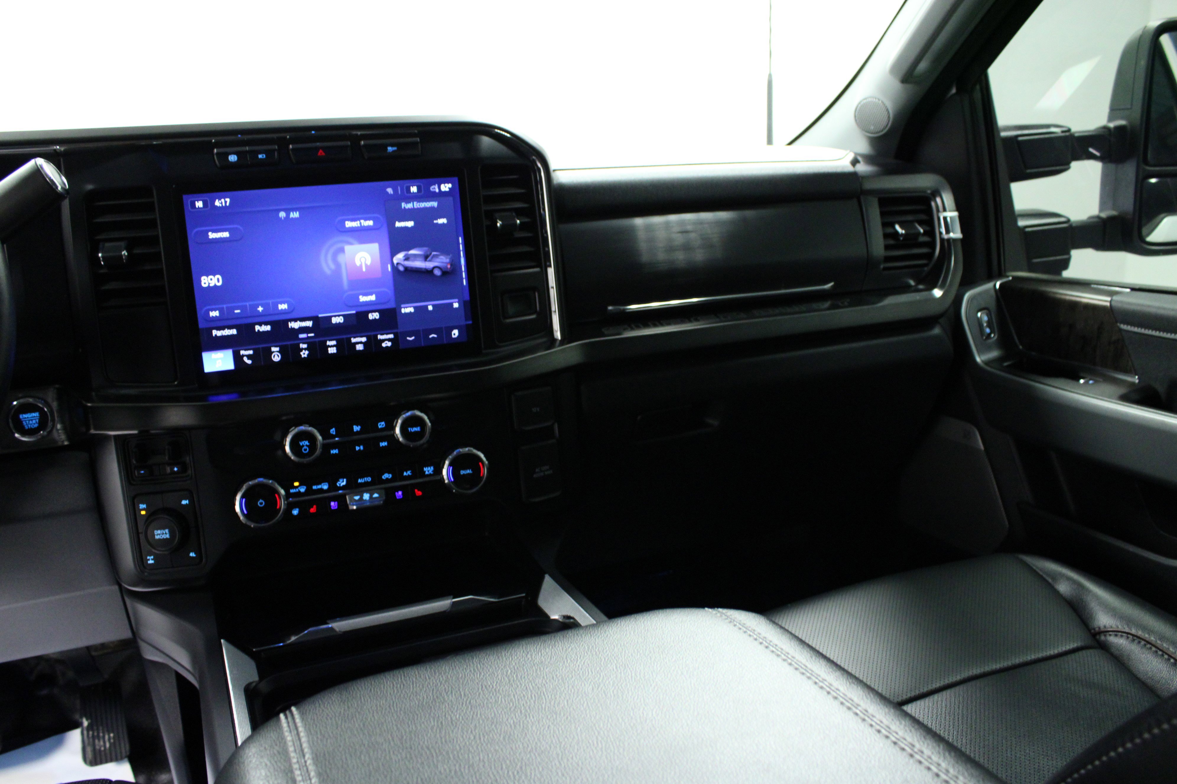 Used 2024 Ford F250 Lariat image 19