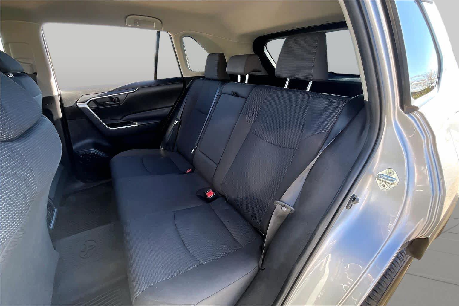 Used 2022 Toyota RAV4 LE AWD/4WD image 21