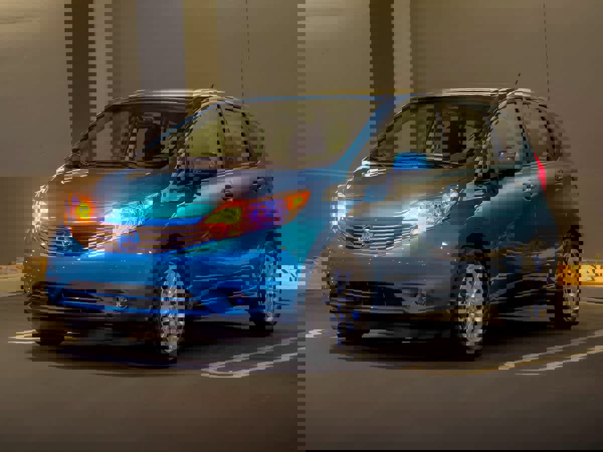 Used 2016 Nissan Versa Note SV FWD image 1