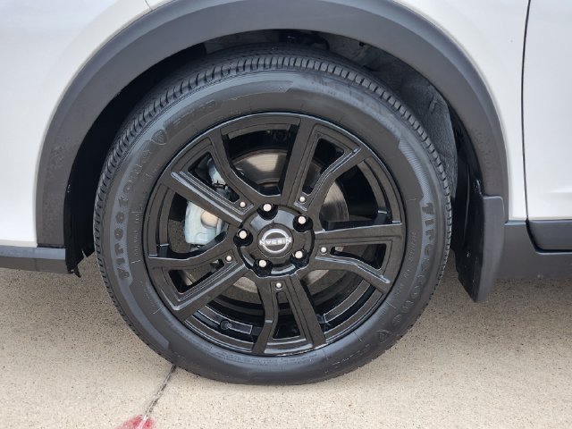 Used 2023 Nissan Kicks SR FWD image 17