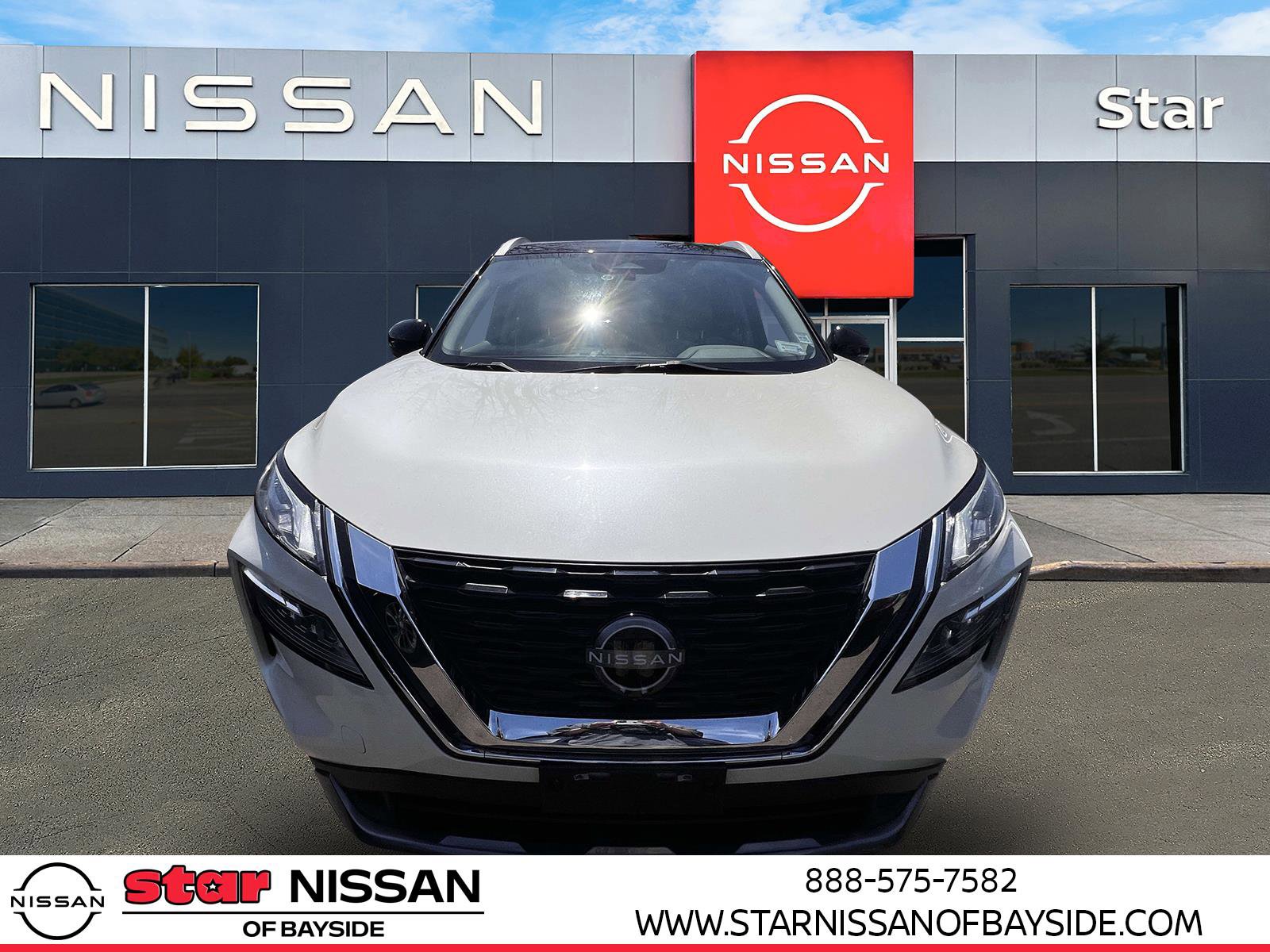 Used 2023 Nissan Rogue SL image 2