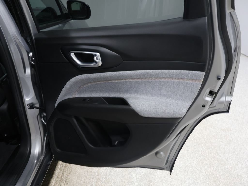 Used 2022 Jeep Compass Sport image 21