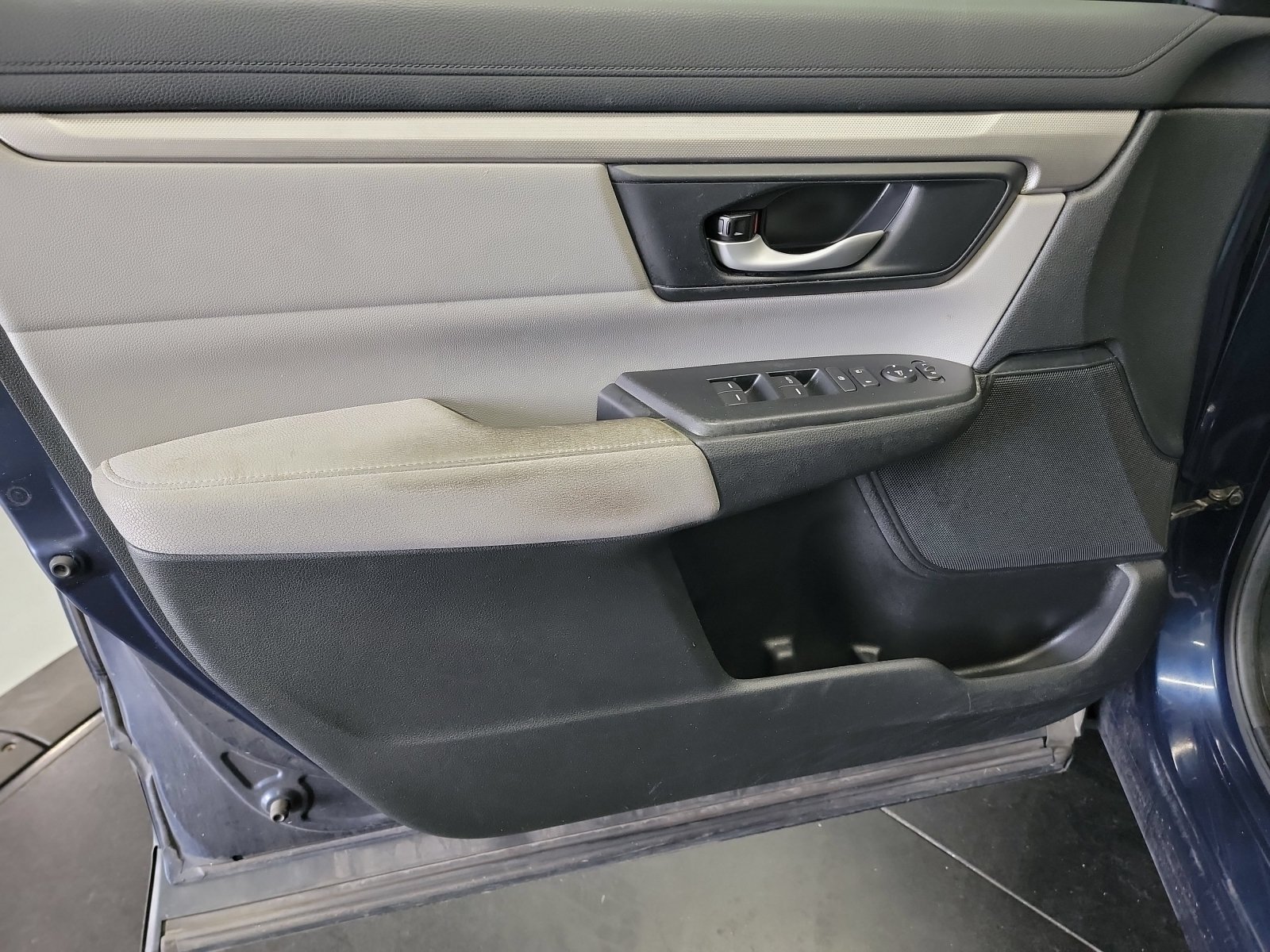 Used 2018 Honda CR-V LX image 13