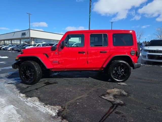 Used 2025 Jeep Wrangler Unlimited Sahara w/ Safety Group AWD/4WD image 3