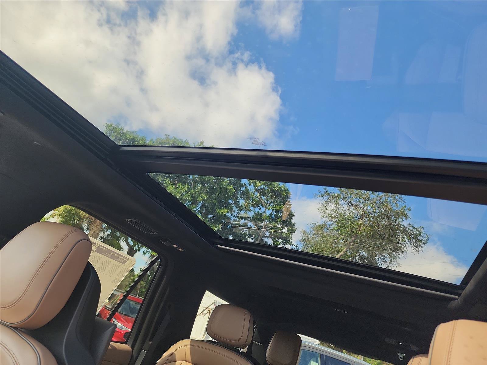 New 2025 Lincoln Navigator L Black Label AWD/4WD image 16