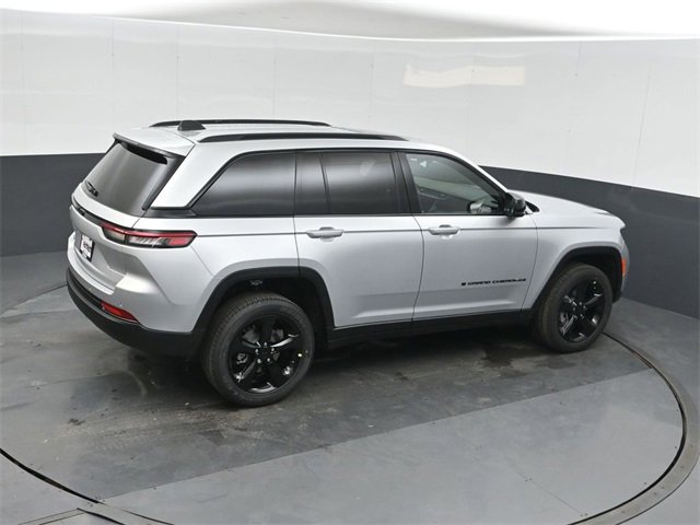 New 2025 Jeep Grand Cherokee Altitude image 28