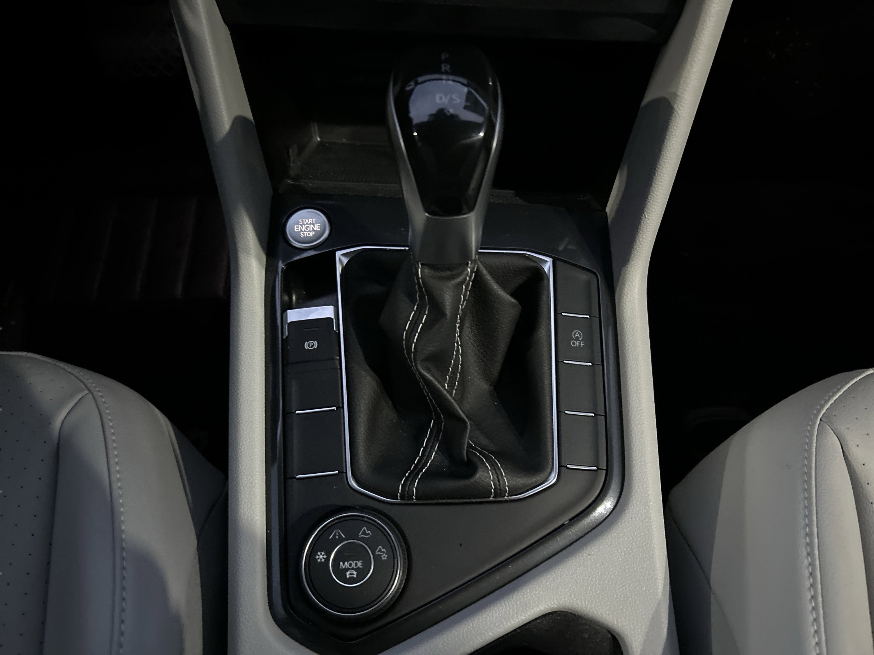 Used 2022 Volkswagen Tiguan SE AWD/4WD image 47