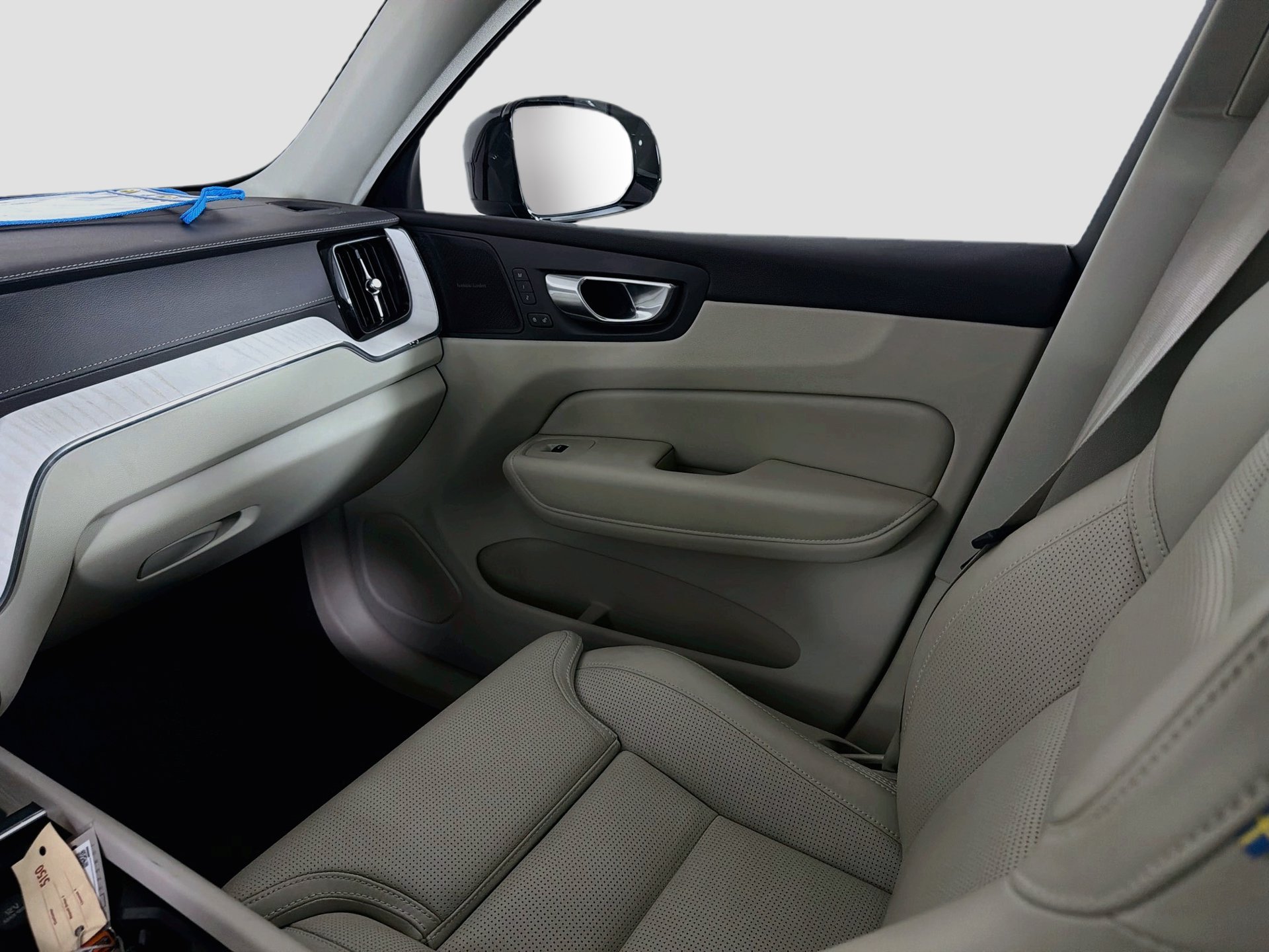 Certified 2026 Volvo XC60 B5 Ultra AWD/4WD image 25