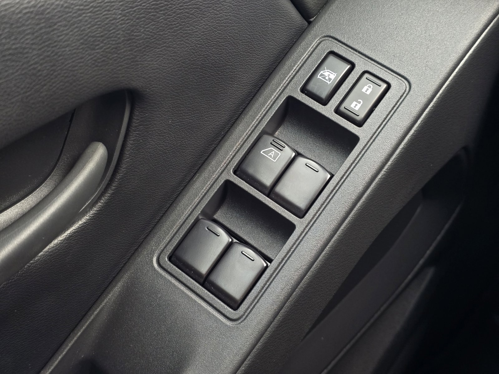 Used 2025 Nissan Frontier S image 24