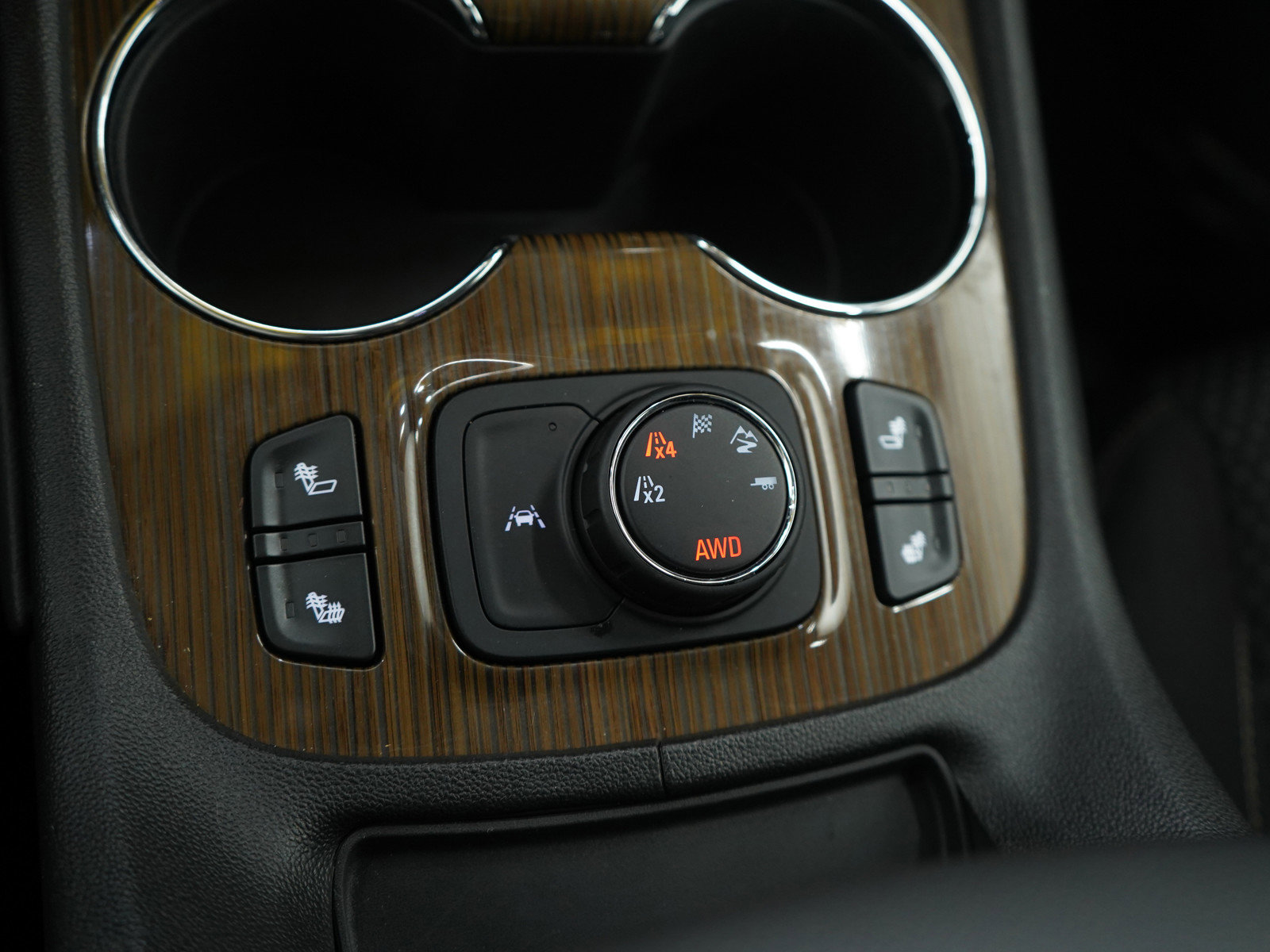 Used 2023 GMC Acadia SLE image 25