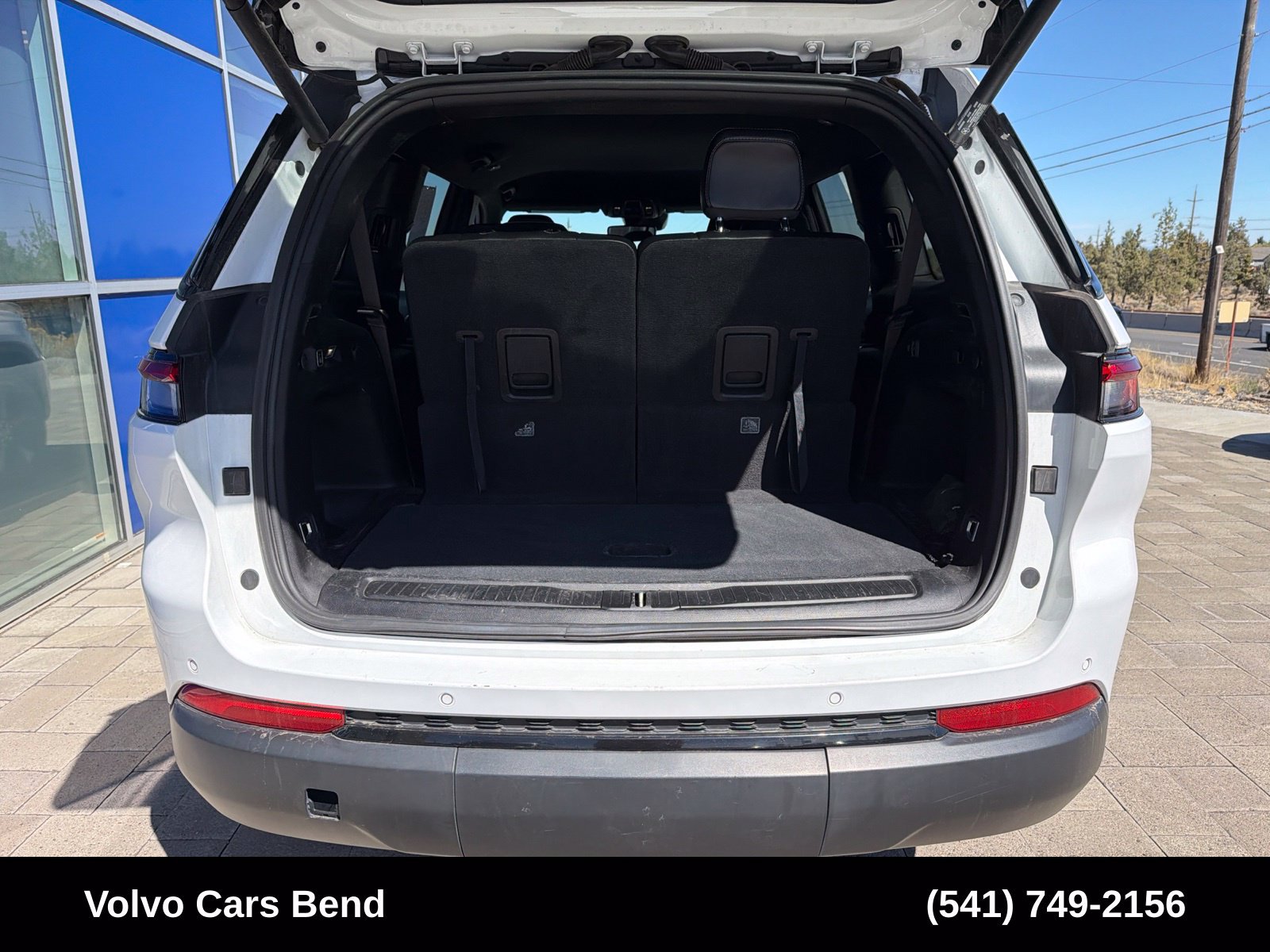 Used 2023 Jeep Grand Cherokee L Laredo AWD/4WD image 9