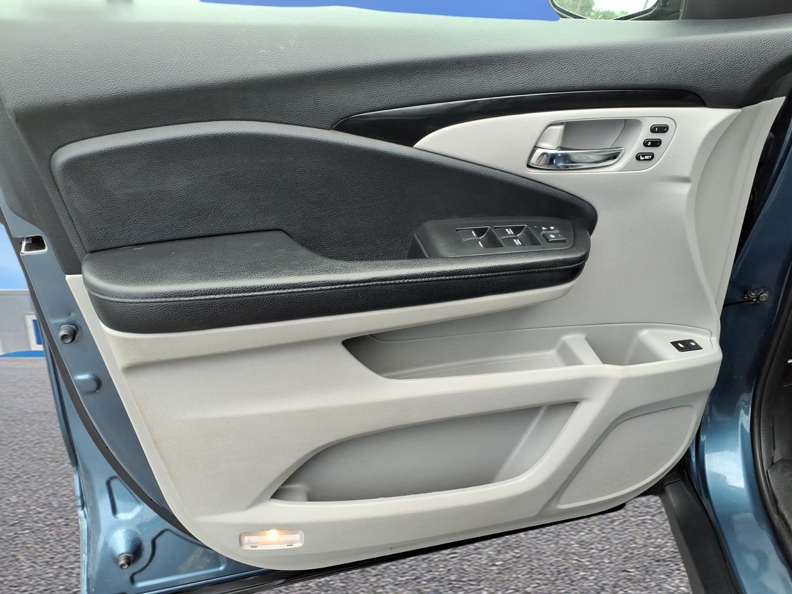 Used 2017 Honda Pilot Touring image 18