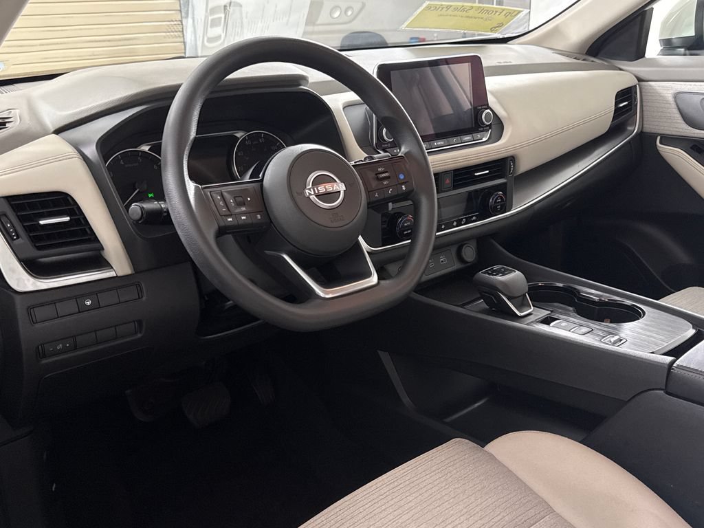 Used 2023 Nissan Rogue SV FWD image 14