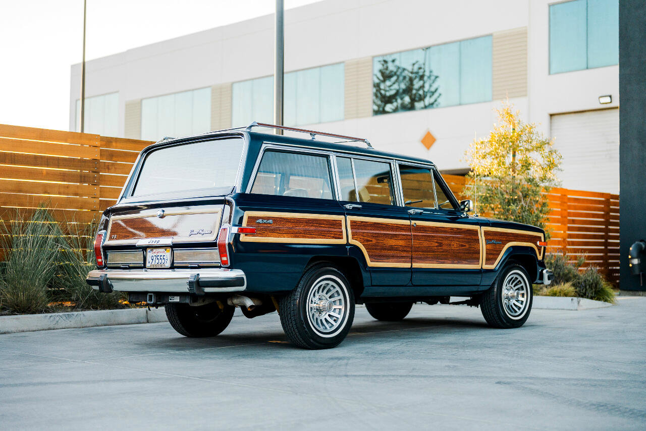Used 1987 Jeep Grand Wagoneer image 8