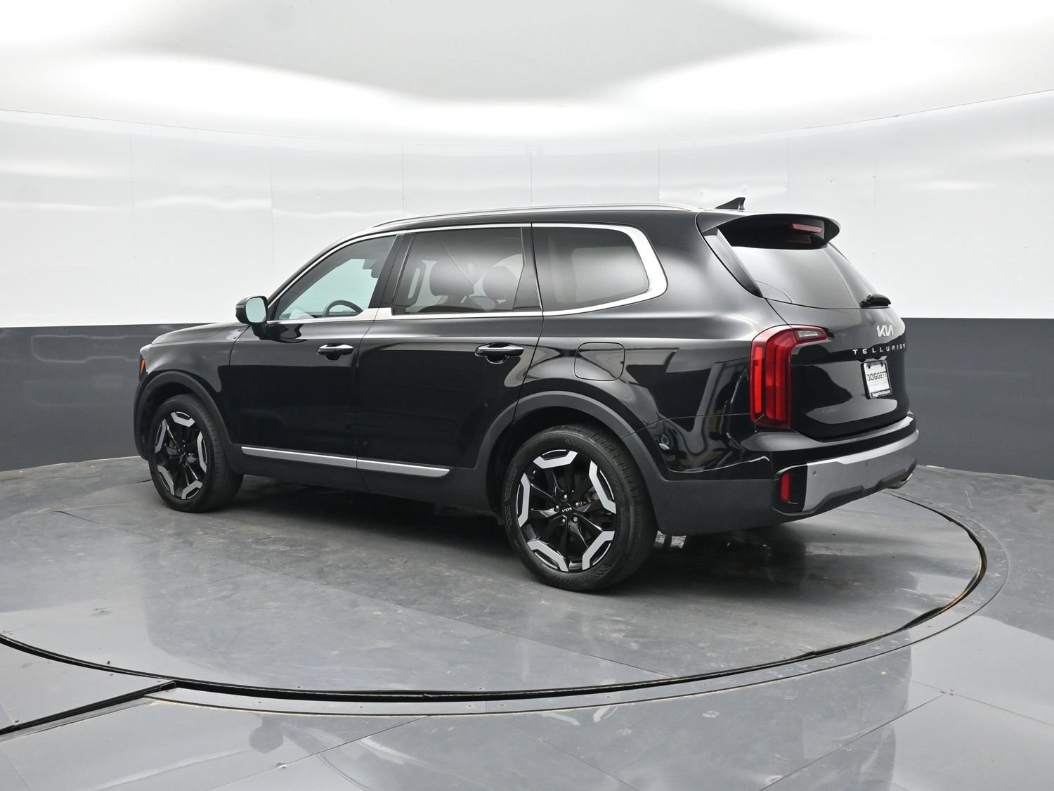 Used 2024 Kia Telluride S w/ S Sunroof Package FWD image 4
