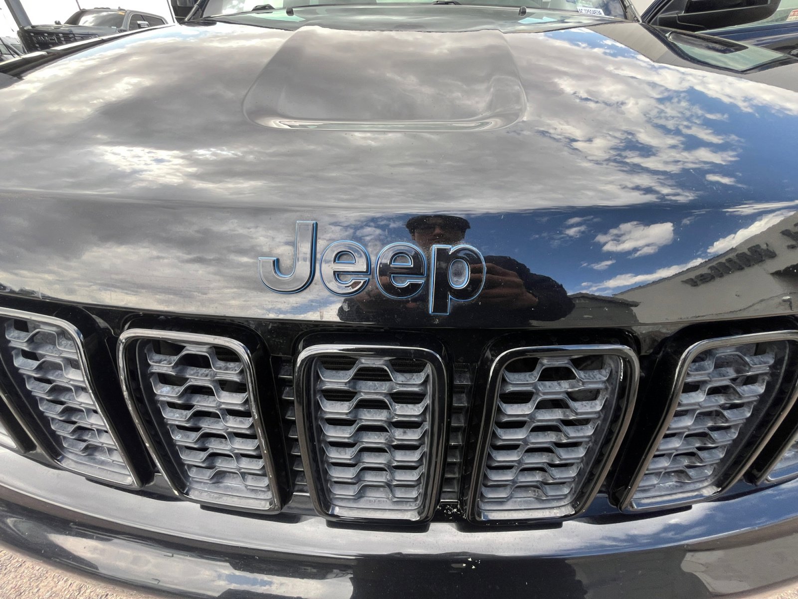 Used 2018 Jeep Grand Cherokee Laredo image 23