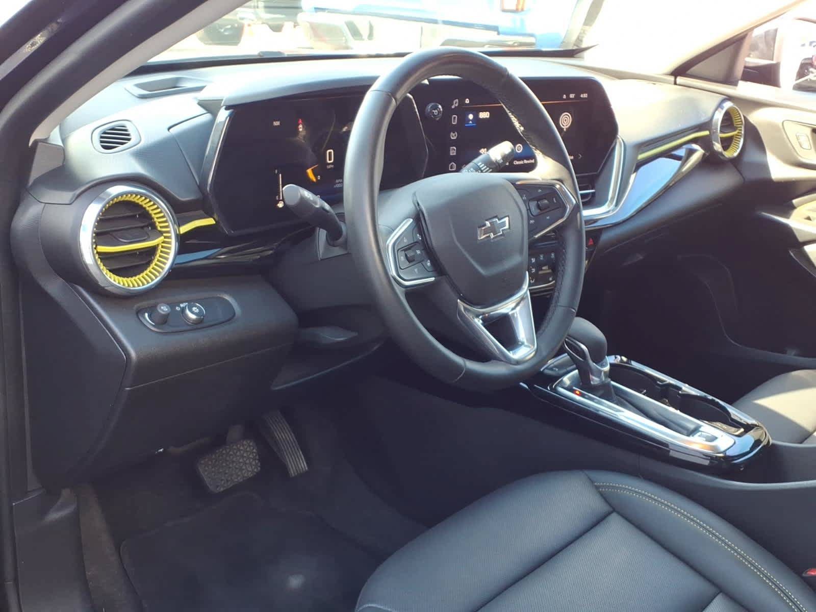 Used 2024 Chevrolet Trax ACTIV w/ Sunroof Package FWD image 9
