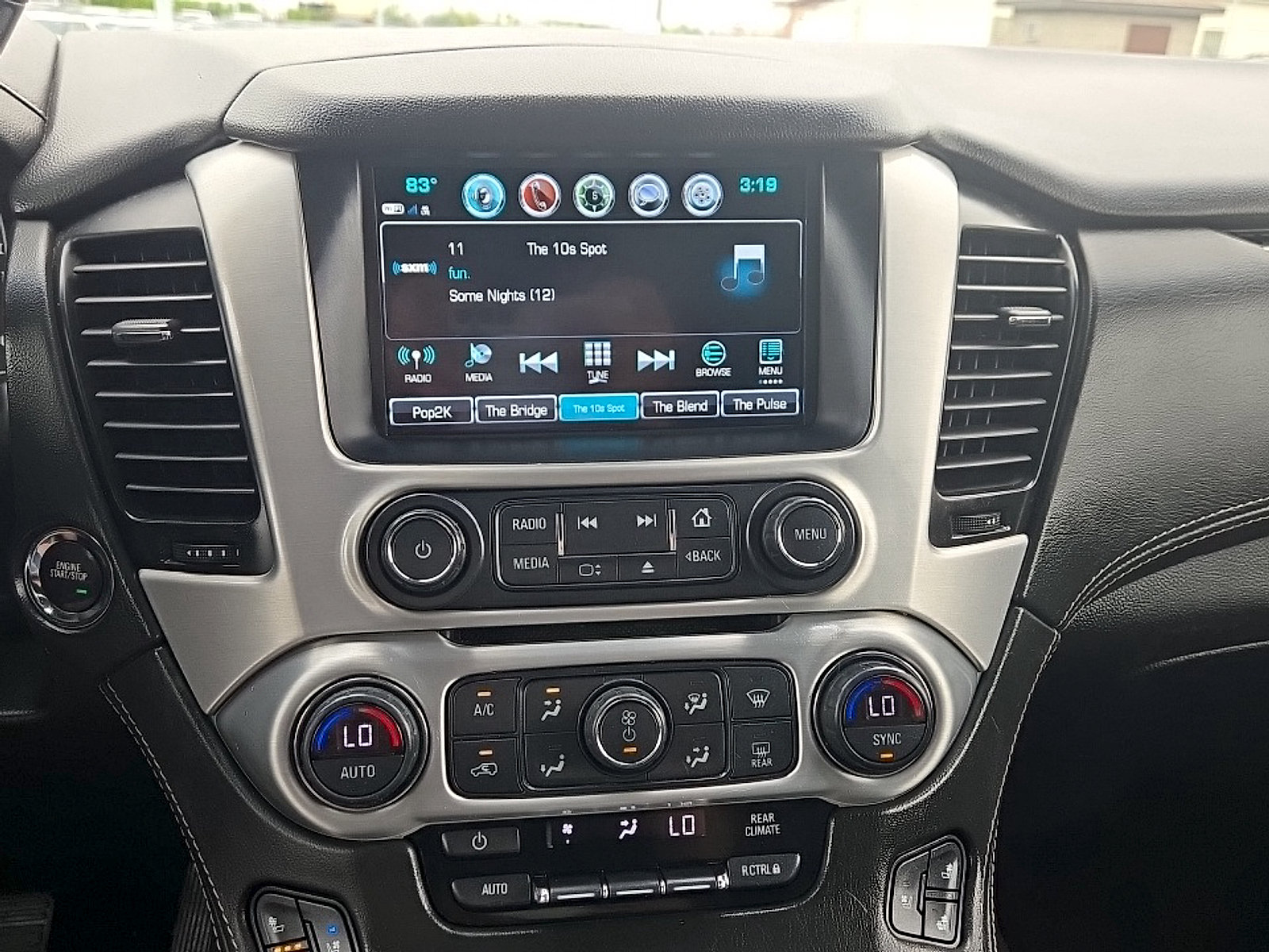 Used 2019 GMC Yukon SLT w/ Graphite Performance Edition AWD/4WD image 16
