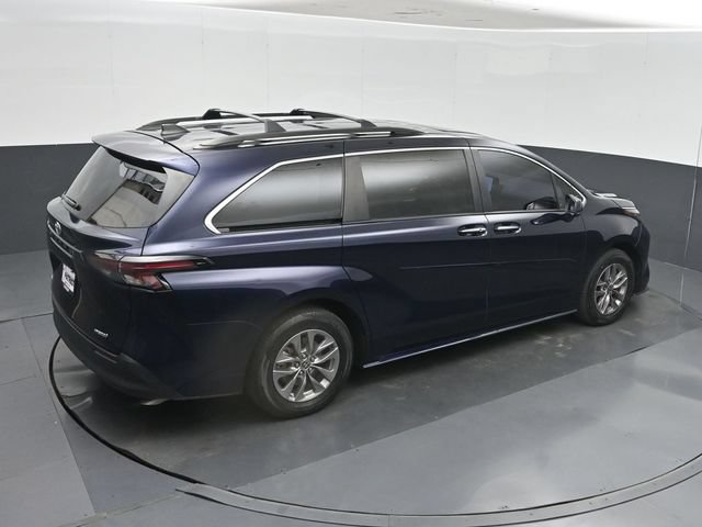 Used 2023 Toyota Sienna XLE FWD image 41