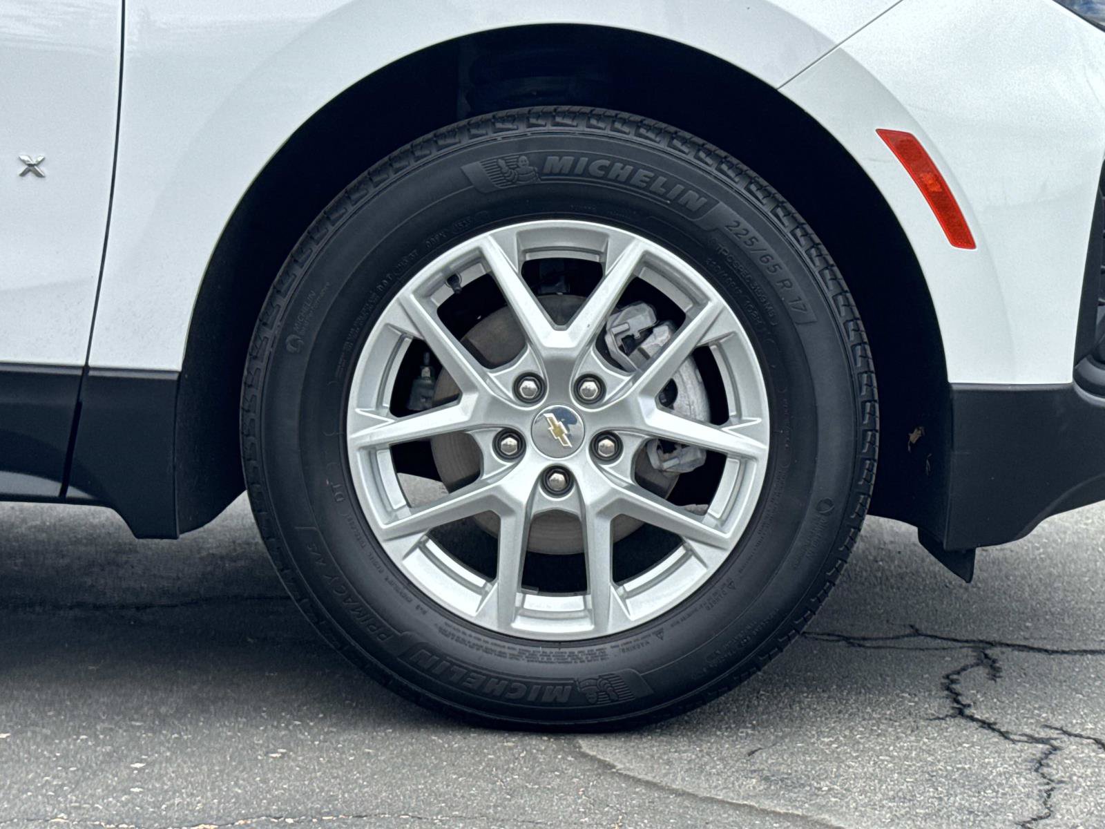 Used 2023 Chevrolet Equinox LS w/ LS Convenience Package FWD image 32