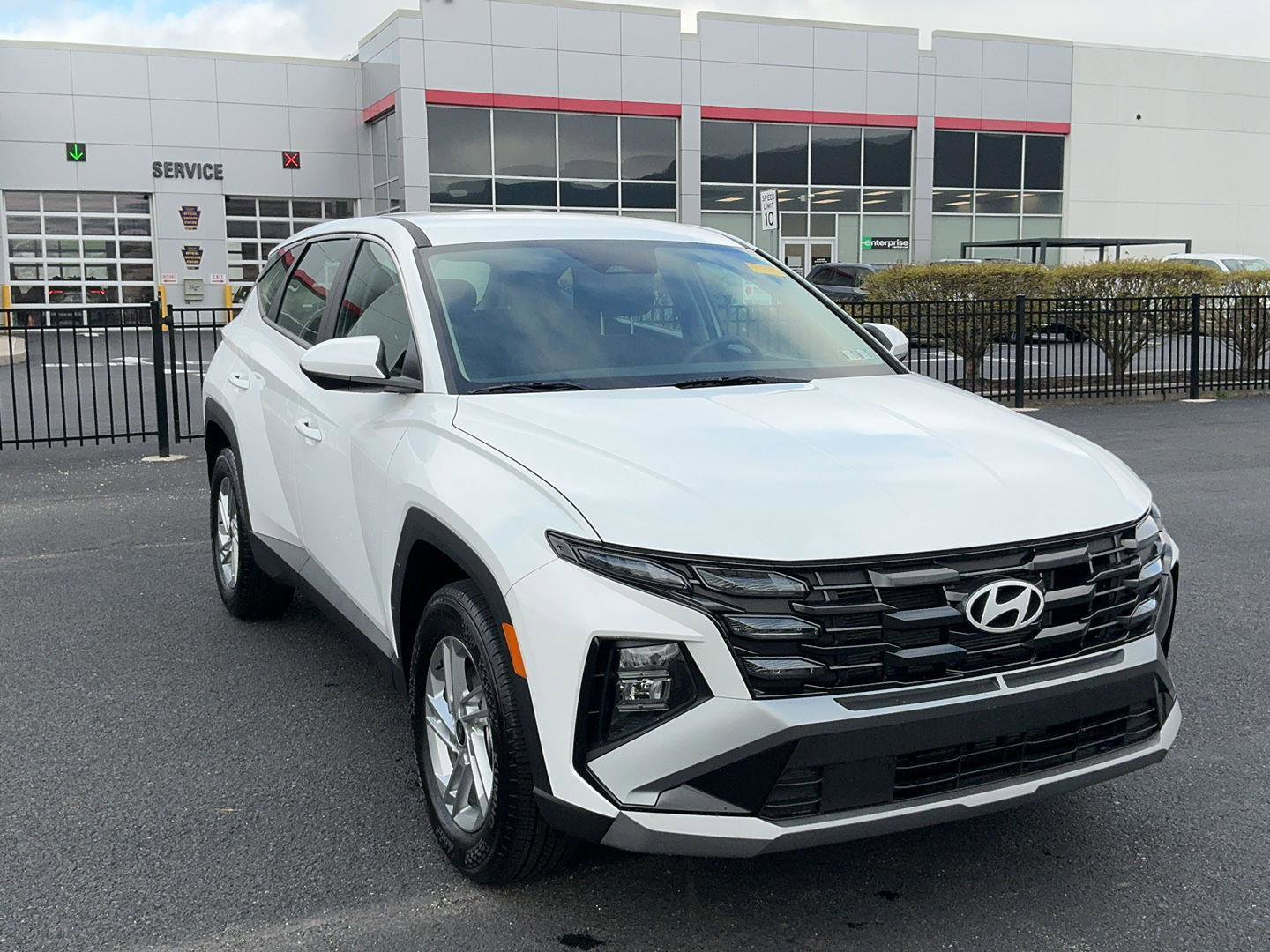 Certified 2025 Hyundai Tucson SE image 3