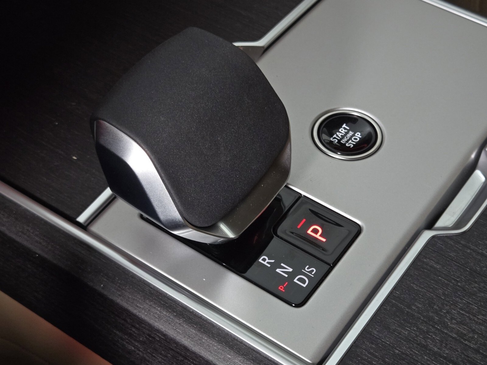 New 2025 Land Rover Range Rover SE image 28