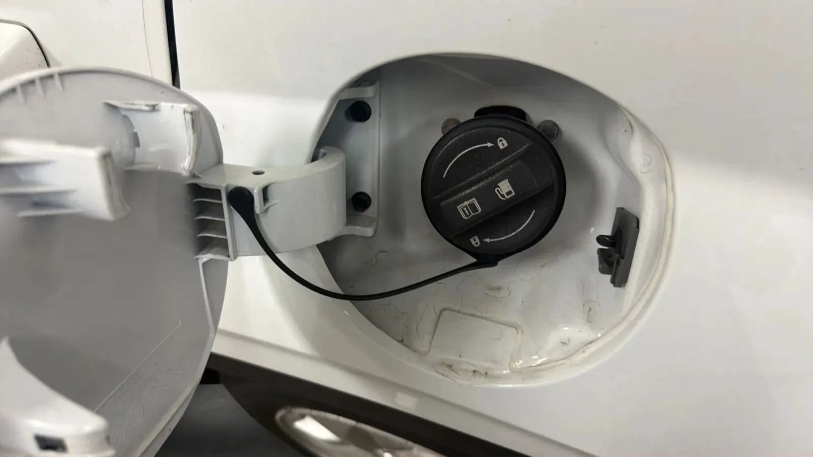 Used 2021 Hyundai Venue SE w/ Cargo Package FWD image 28
