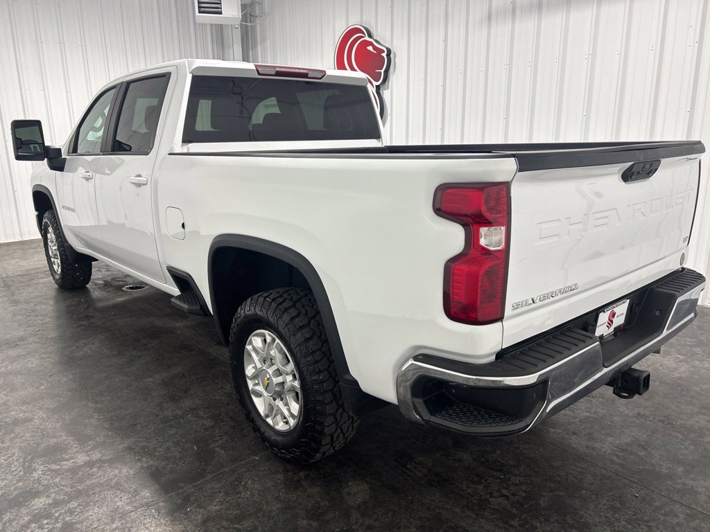 Used 2024 Chevrolet Silverado 2500 LT AWD/4WD image 3