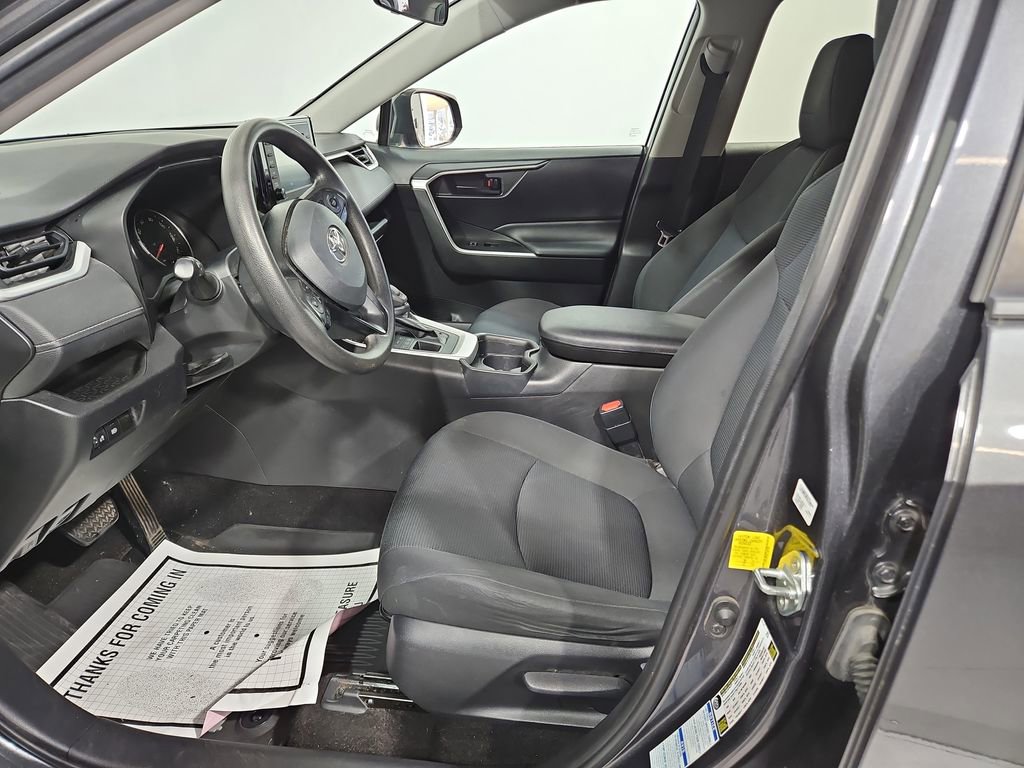 Used 2020 Toyota RAV4 LE image 9