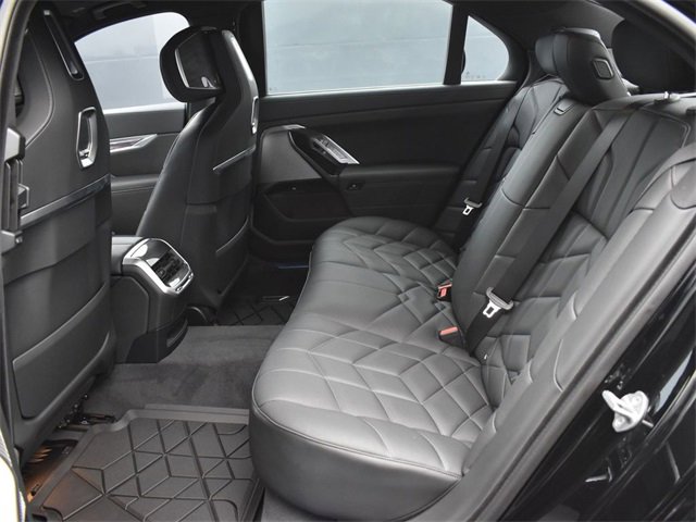 New 2024 BMW 760i xDrive w/ Executive Package image 7