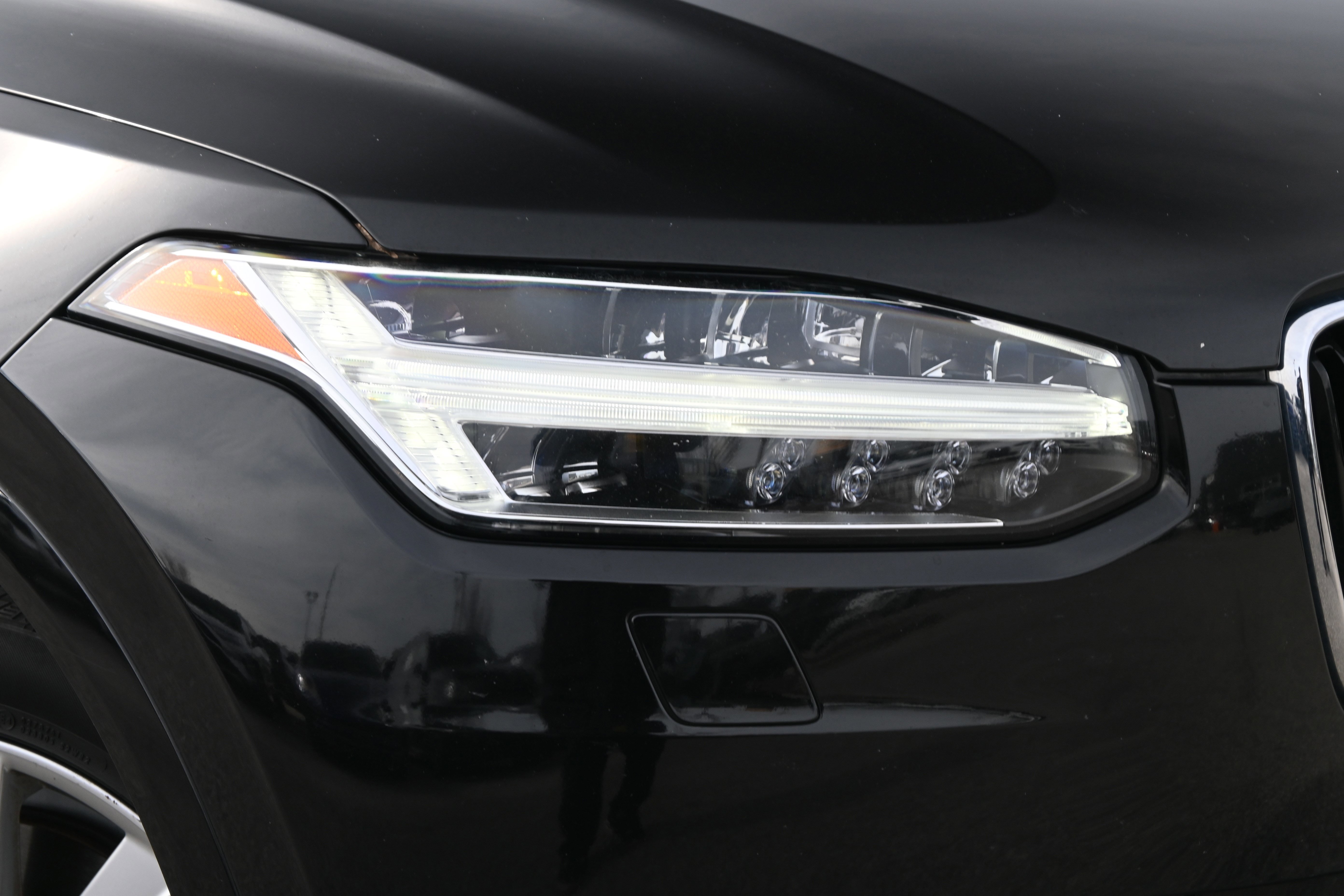 Used 2017 Volvo XC90 T6 Momentum w/ Vision Package image 12