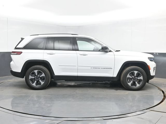 Used 2022 Jeep Grand Cherokee Limited 4xe w/ Luxury Tech Group II AWD/4WD image 11