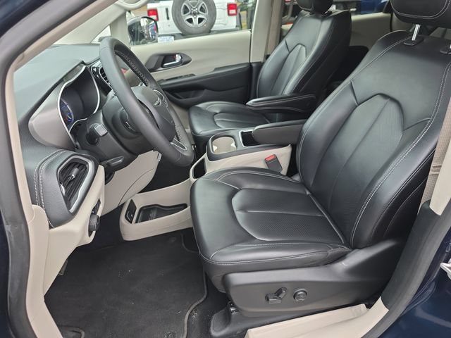 Used 2024 Chrysler Pacifica Limited FWD image 11